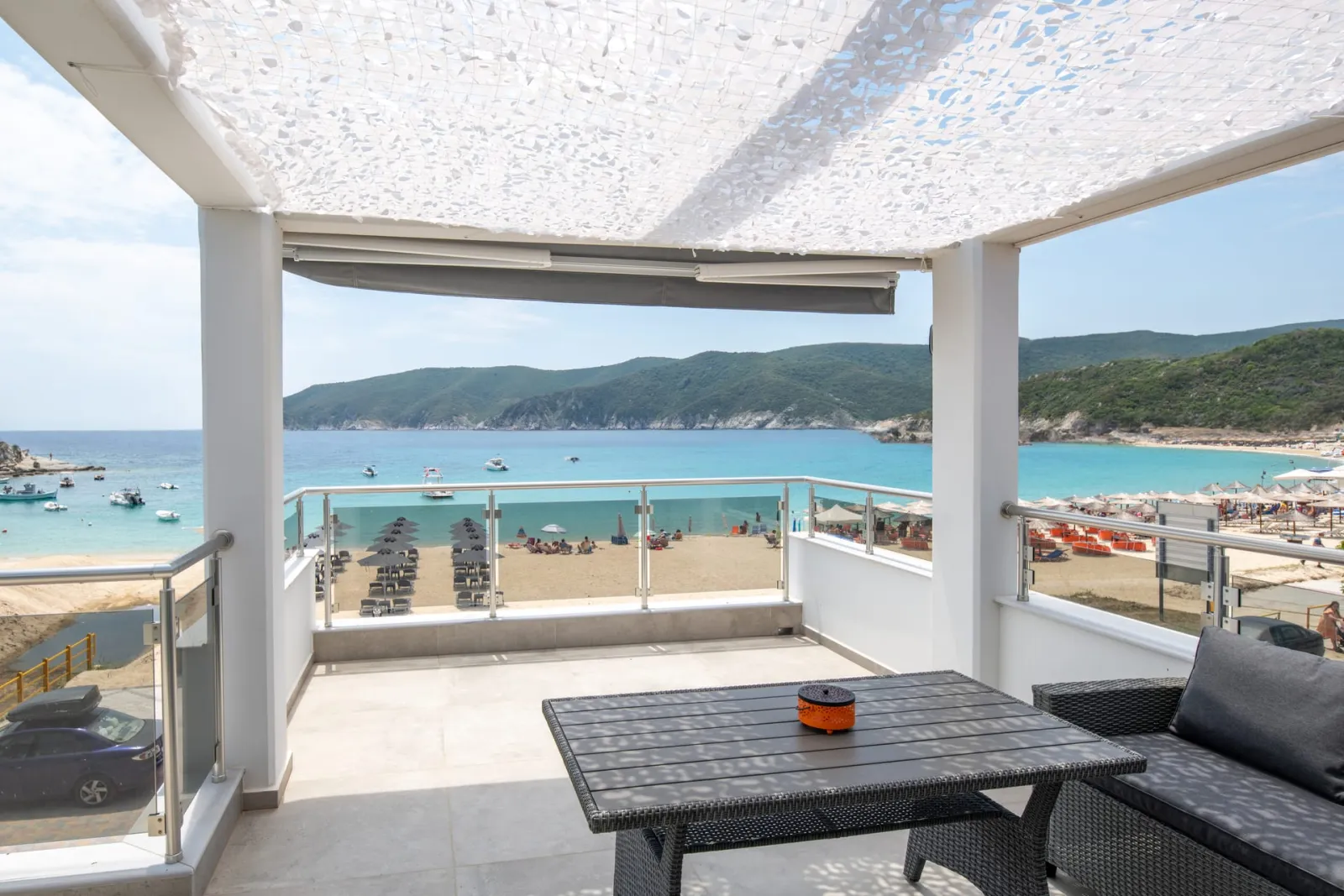 The Black Pearl Villas Halkidiki, Kalamitsi, Grčka — Sigma Beachfront Villa