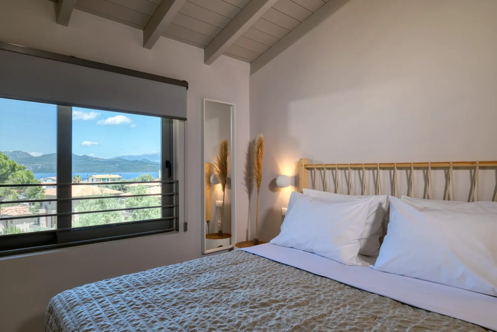 Crystal Waters Lefkada, Nikiana, Grčka — Emerald Suite with private pool partial sea view