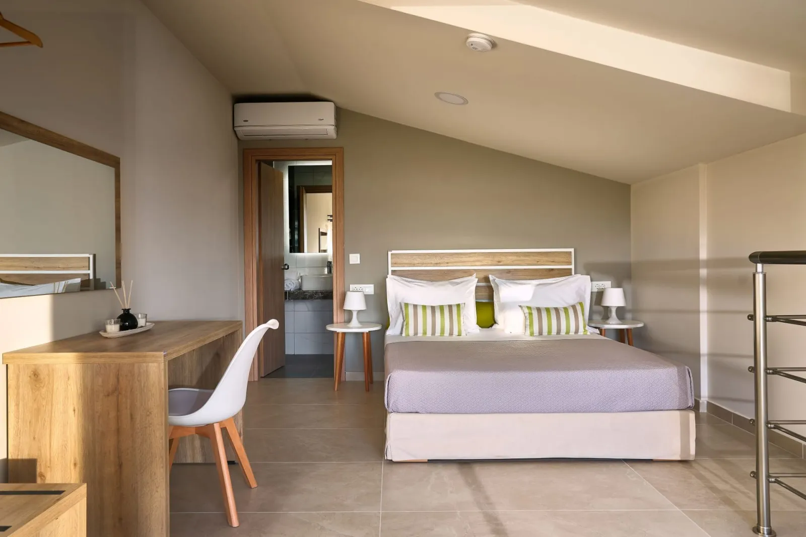 Grapevines Hotel Zakynthos, Alikanas (Alykanas), Grčka — Attic Suite Bedroom