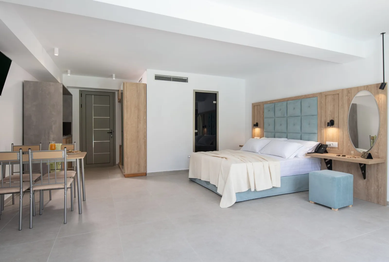Hanioti Central Hotel, Grčka — Poolside Family Apartment