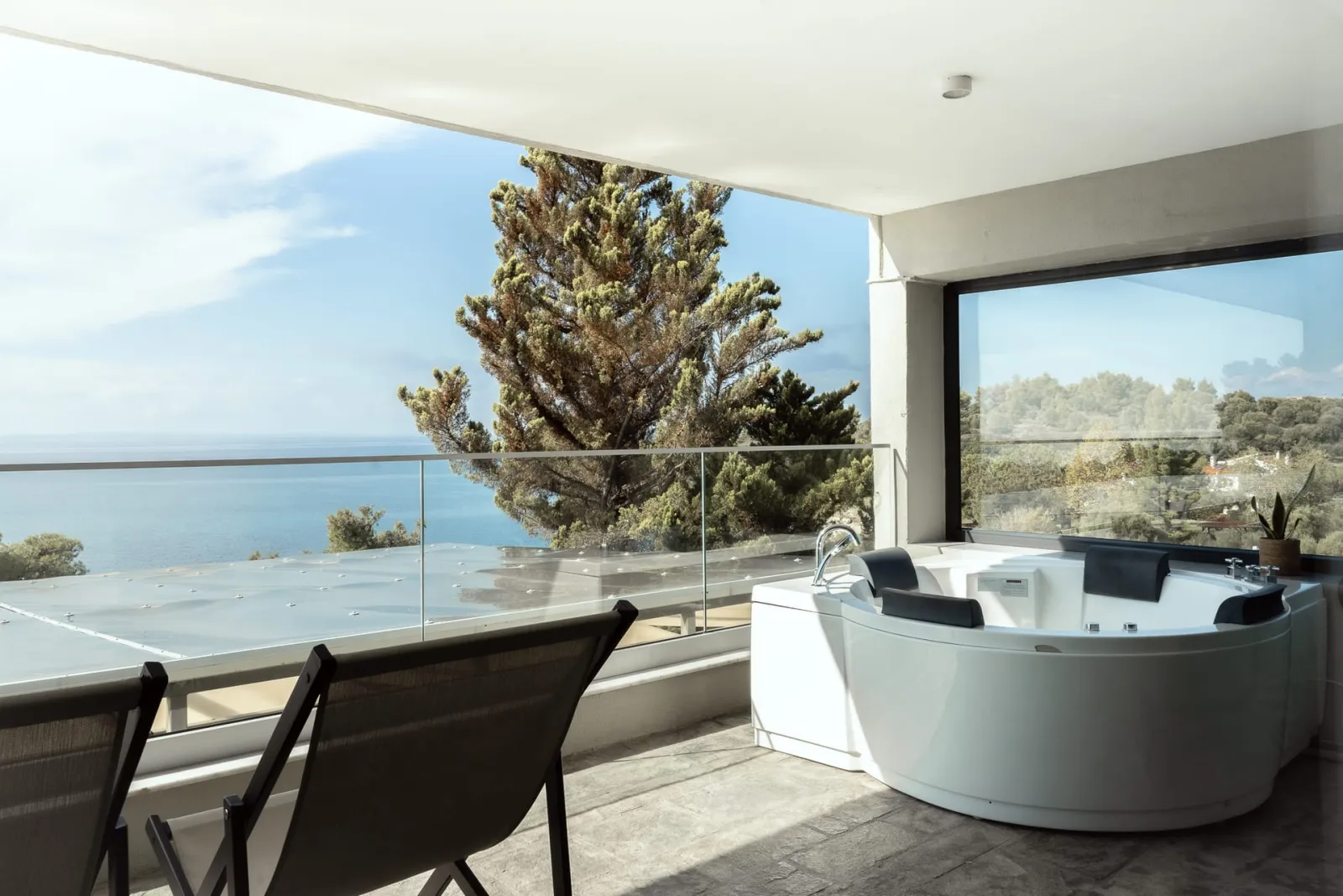 Casa Bloo Adults Only by Still Collection, Akti Elias, Grčka — Deluxe Suite with Sea View and Jacuzzi