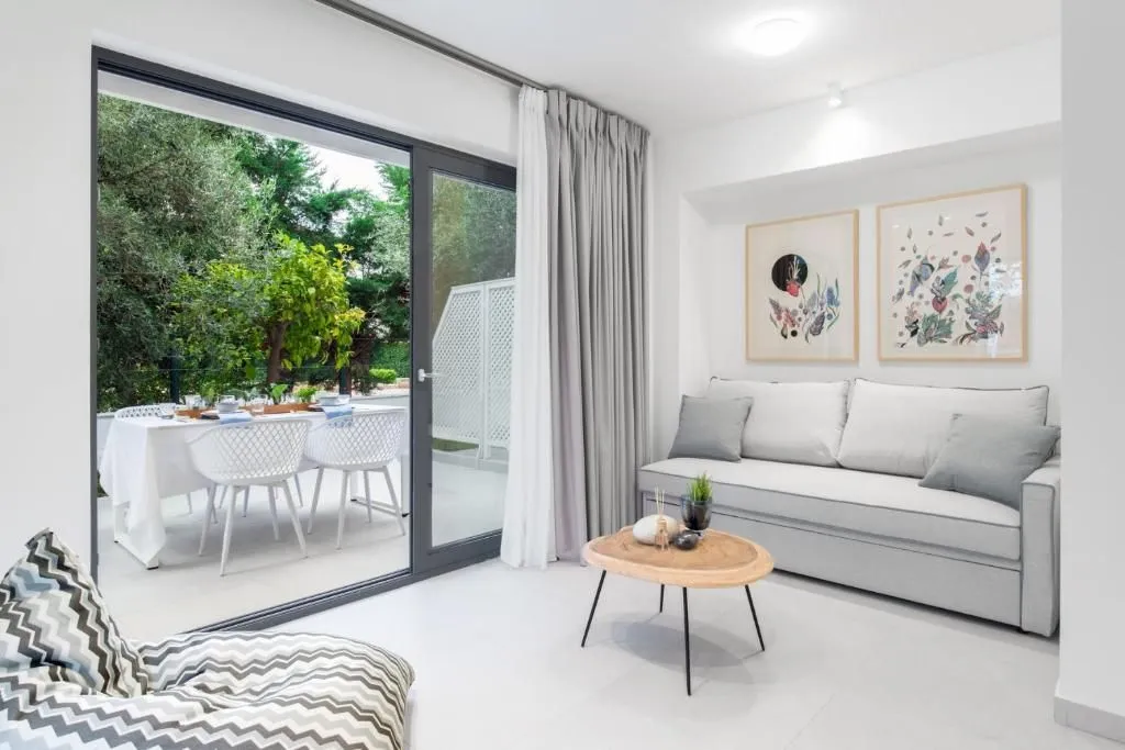 Mariya Art Living, Nea Skioni, Grčka — Premium Garden Studio – Disability Access 33 sqm