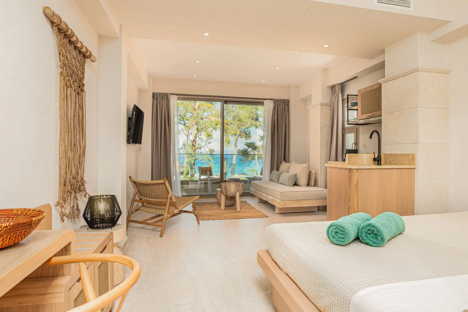 MAKO Sea & Suites, Pefkohori, Grčka — Deluxe Suite | Sea View