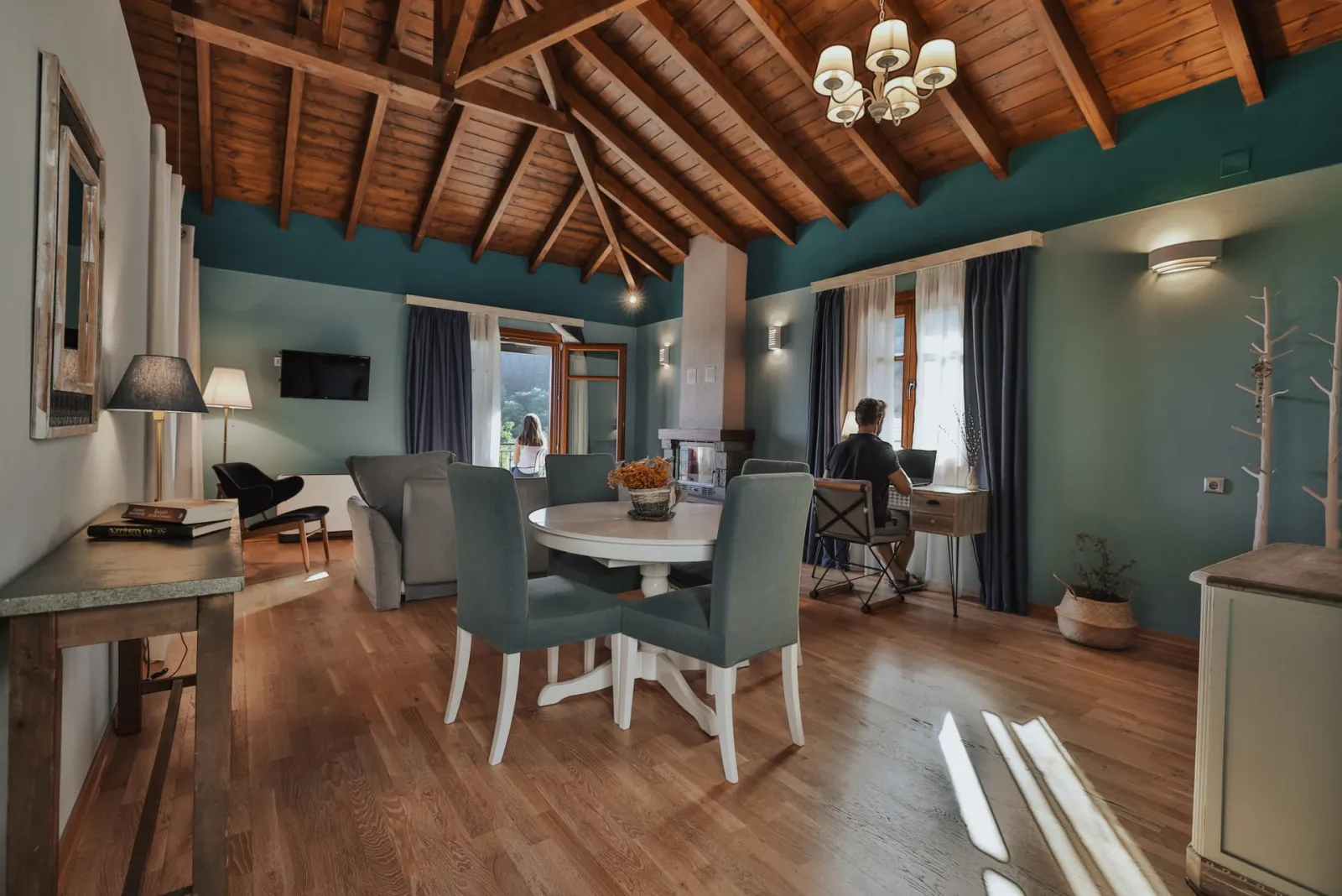 Rouista Tzoumerka Resort, Vurgareli, Grčka — Master Suite