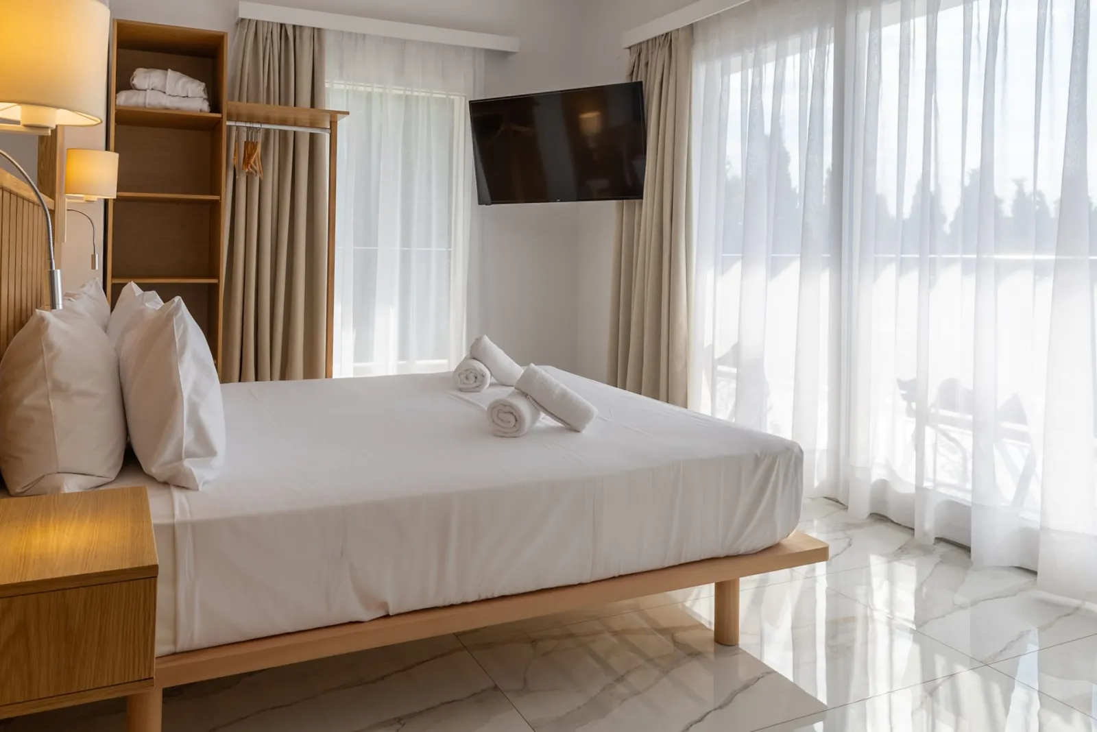 Blue Bay Hotel Kavala, Nea Iraklica, Grčka — Suite with Pool View