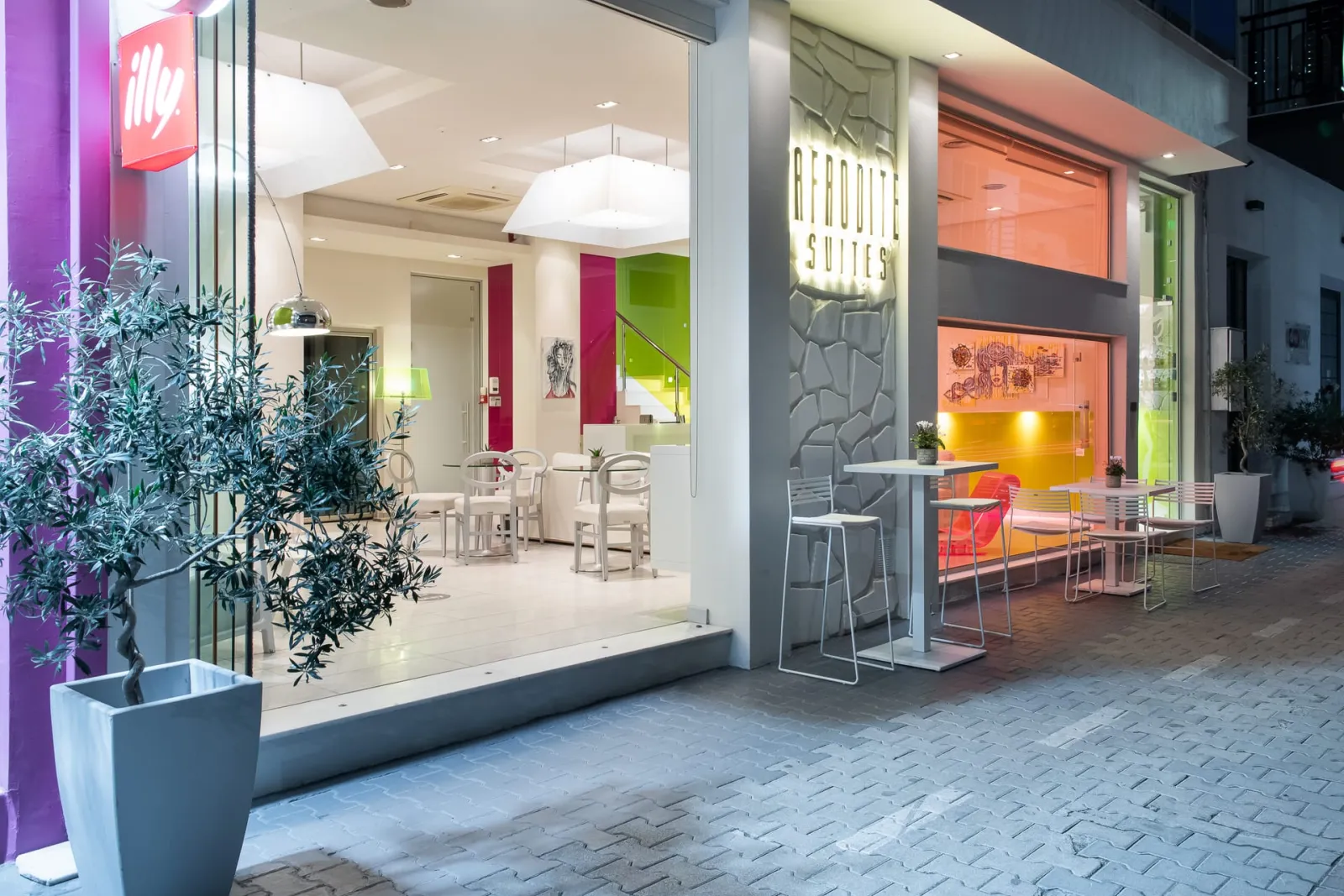 Afrodite Suites, Potos