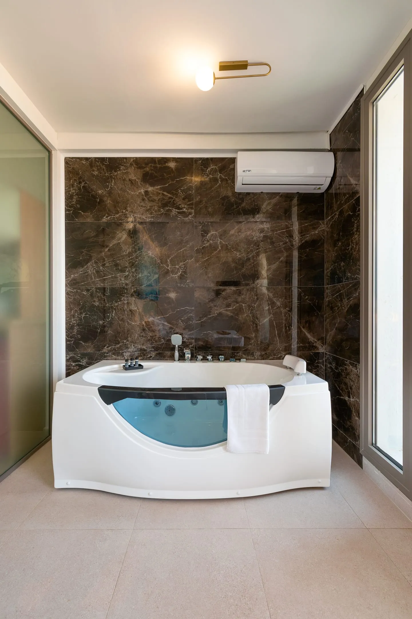 Blue Dream Palace, Tripiti / Limenarija, Grčka — One bedroom deluxe  junior Suite with jacuzzi
