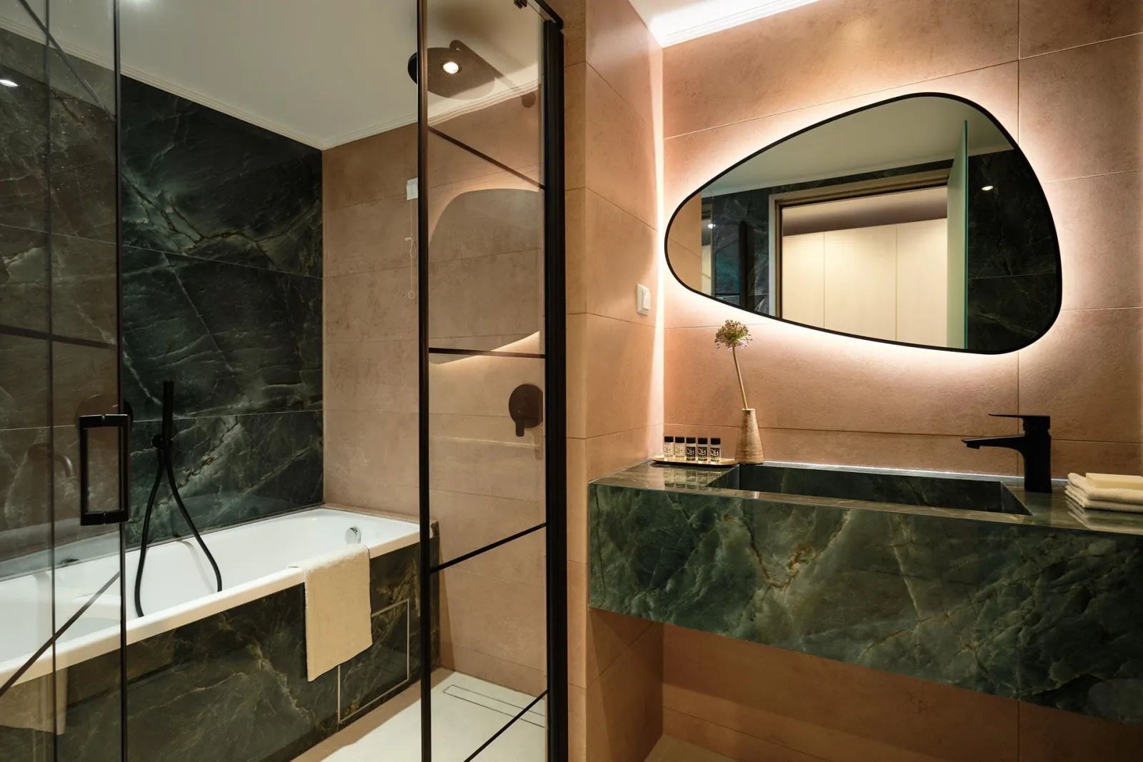 Blue Dream Palace, Tripiti / Limenarija, Grčka — Senior Suite with private pool and jacuzzi