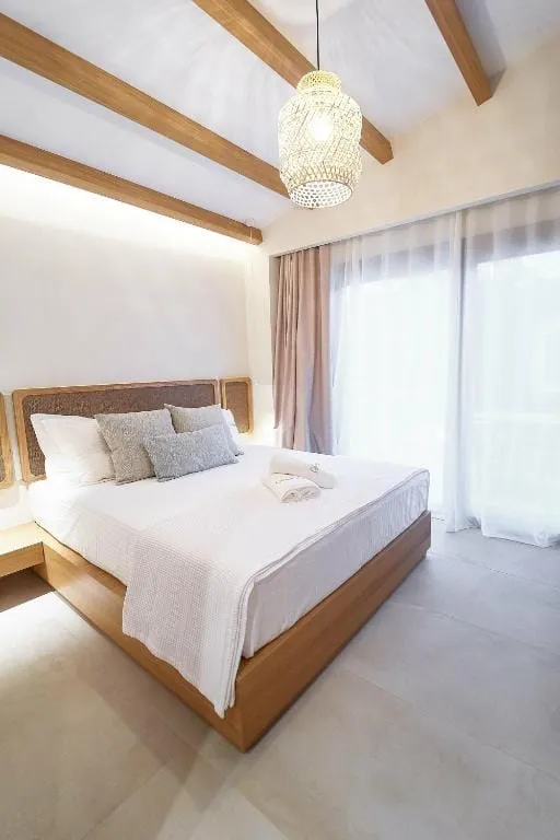 Celine’s Rose, Skala Potamija / Zlatna plaža, Grčka — Suite with Side Sea View – (32m2)