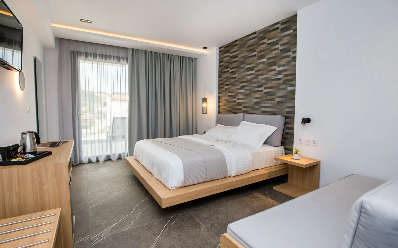 Epicentrum Suites & Villa Oasis, Limenarija, Grčka — Queen Suite – Disability Access | Epicentrum Suites