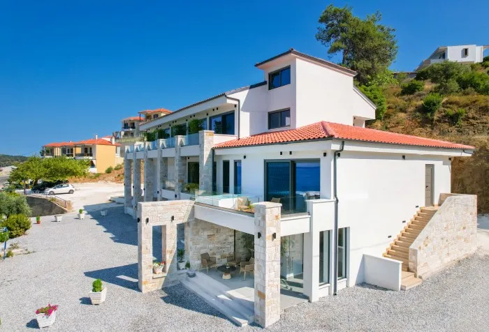 Essentia Luxury, Kinira