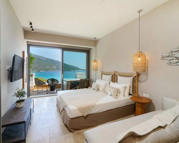 Essentia Luxury, Kinira, Grčka — Triple Room Executive Jacuzzi