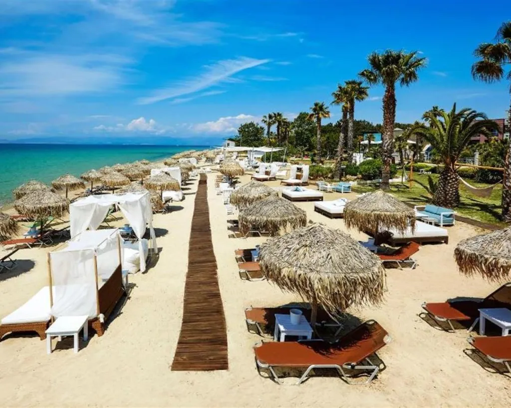 Ilio Mare Hotel & Resort, Skala Prinou, Grčka — plaža
