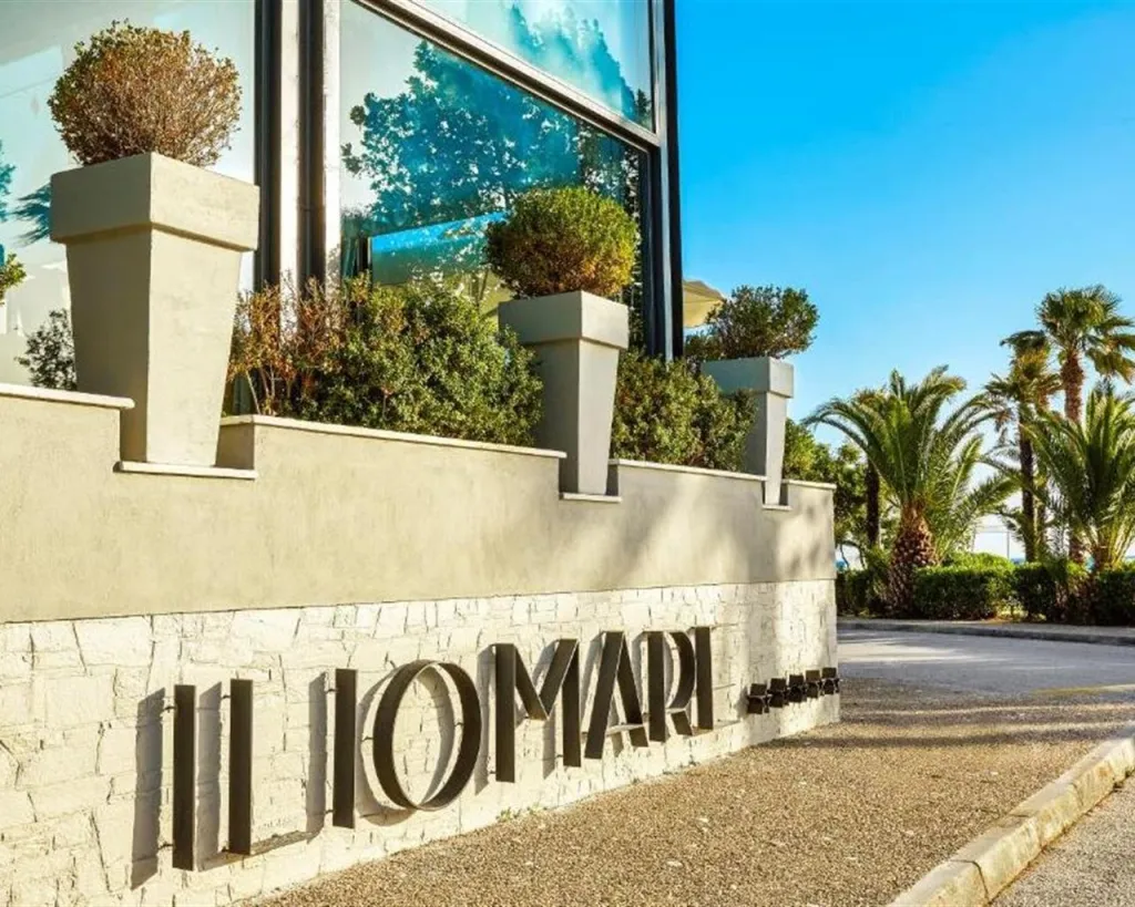Ilio Mare Hotel & Resort, Skala Prinou, Grčka — plaža