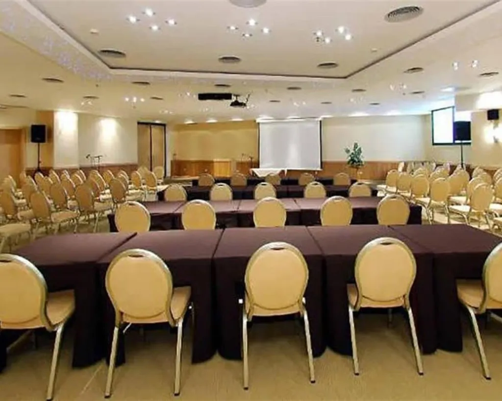 Ilio Mare Hotel & Resort, Skala Prinou, Grčka — plaža