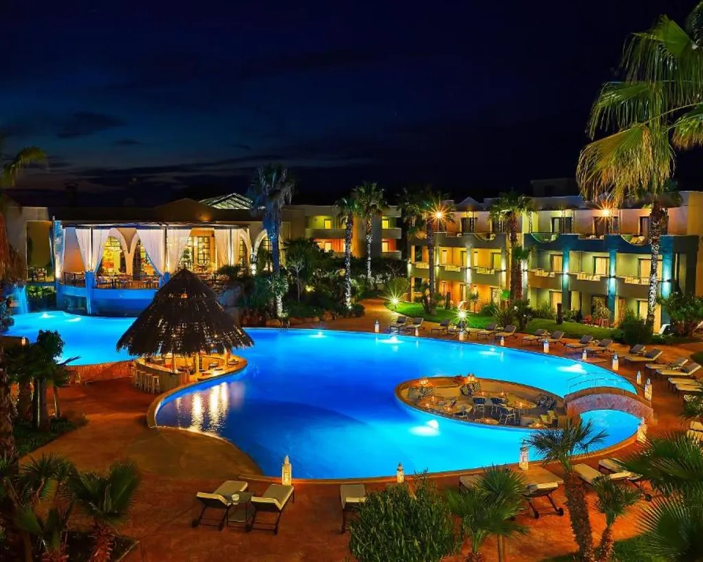Ilio Mare Hotel & Resort, Skala Prinou, Grčka — plaža