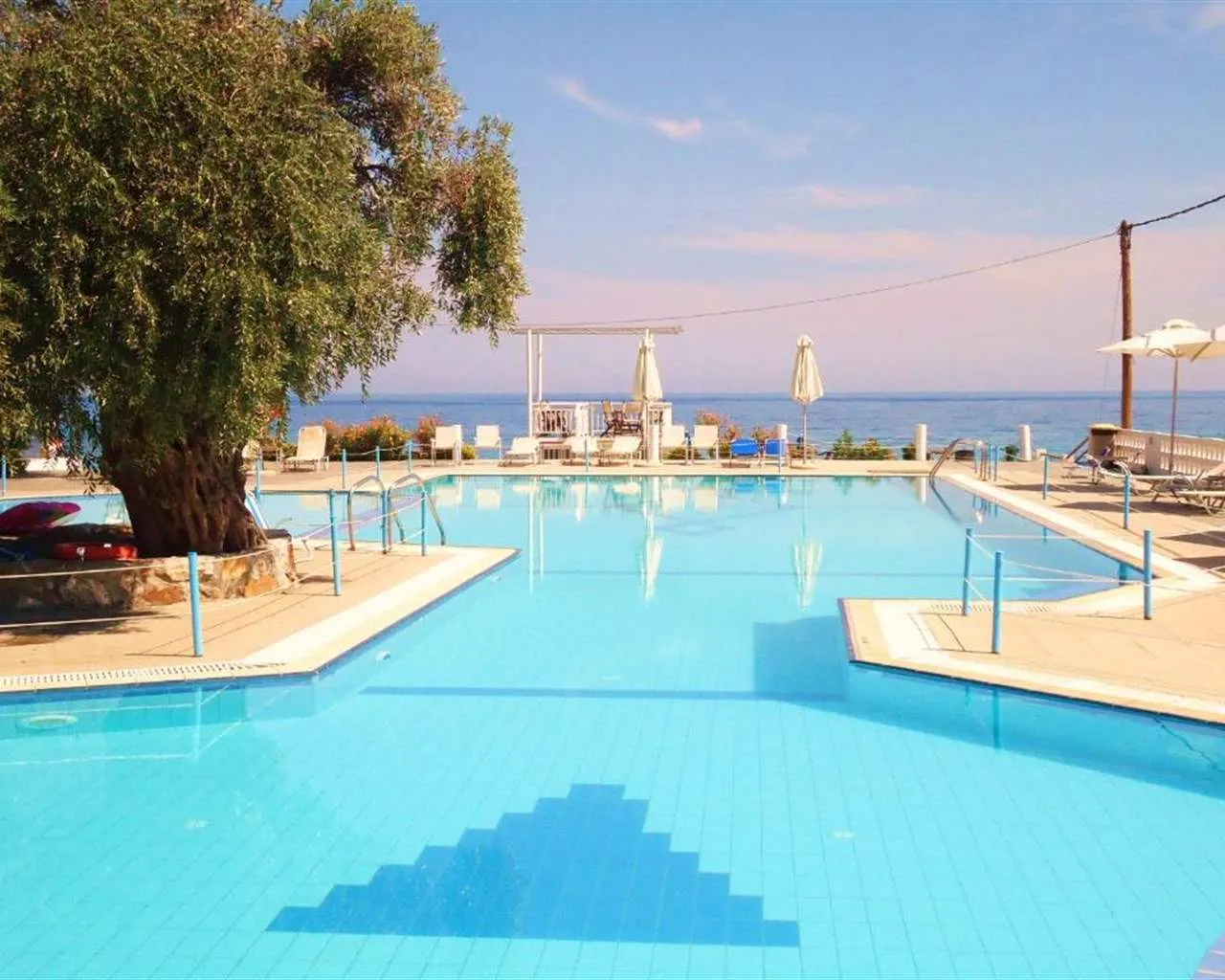 Maranton Beach Hotel, Kinira 