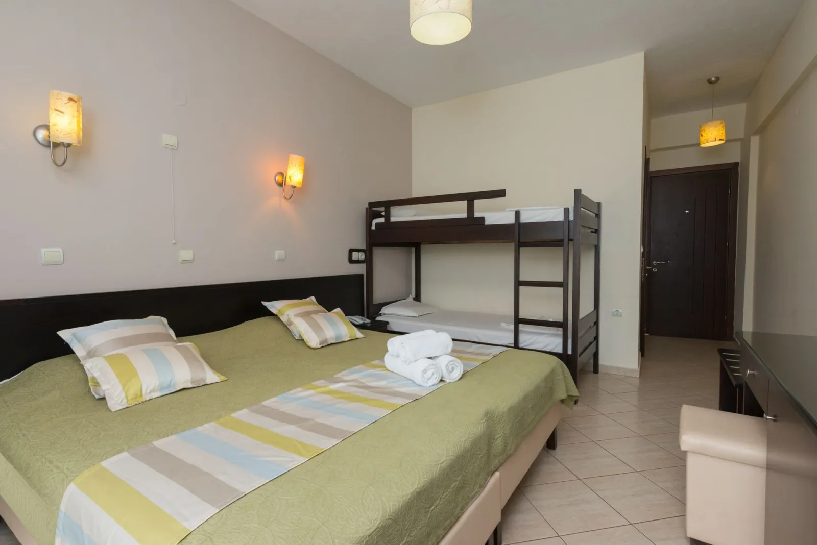 Maranton Beach Hotel, Kinira, Grčka — Family Room with Bunk Bed Side Sea View | 27m2