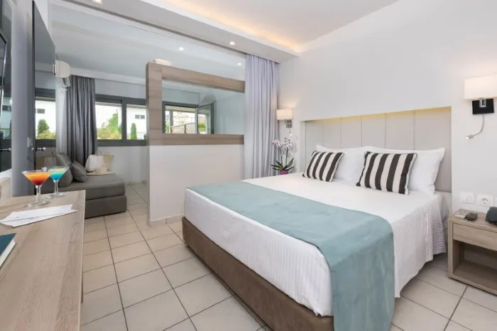Princess Golden Beach Hotel, Golden Beach, Grčka — Family Room Ground Floor Garden View
