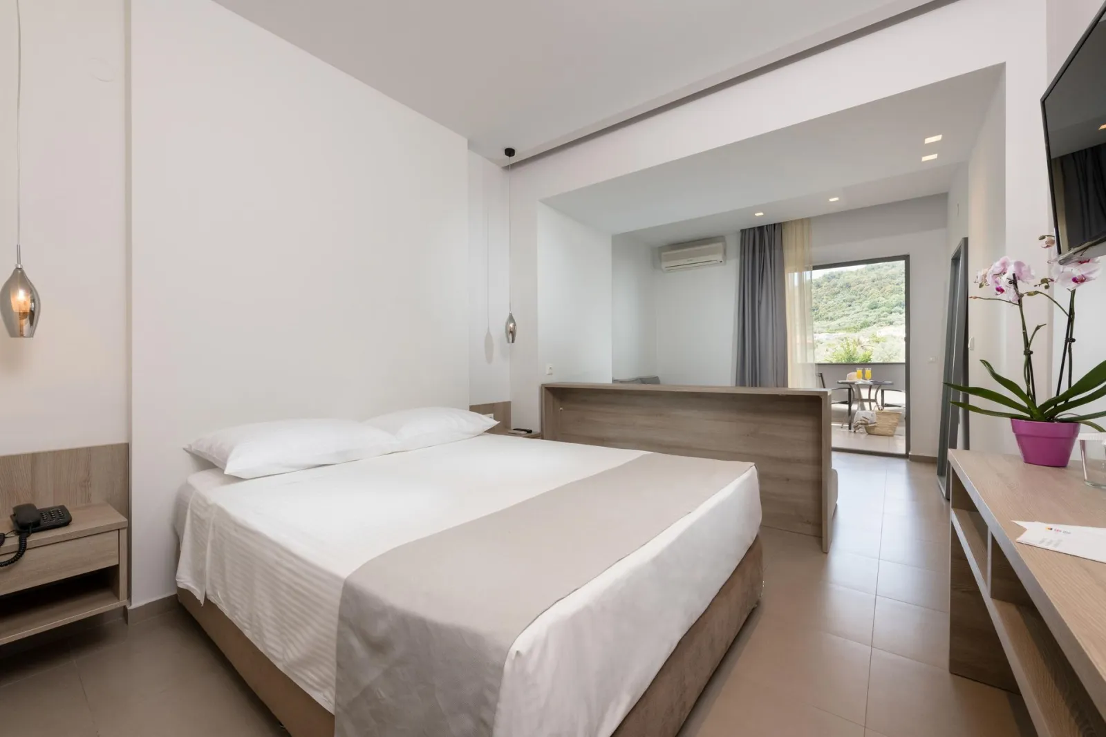 Princess Golden Beach Hotel, Golden Beach, Grčka — Family Room with Mountain View