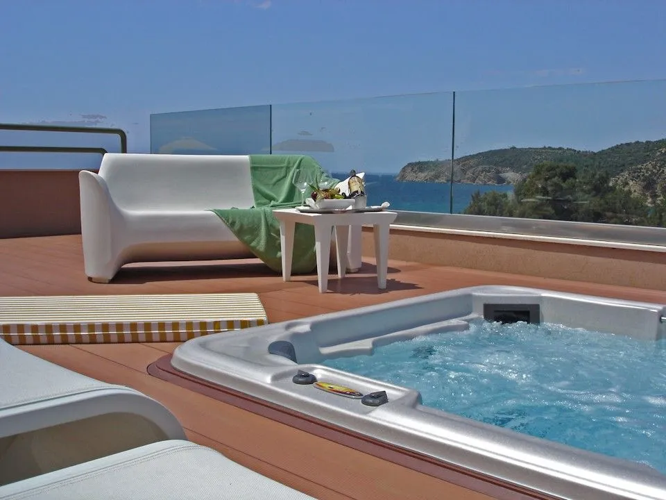 Royal Paradise Beach Resort and Spa Adults Only (12+), Rosogremos / Potos, Grčka — VIP Suite with Sea View and Outdoor Jacuzzi