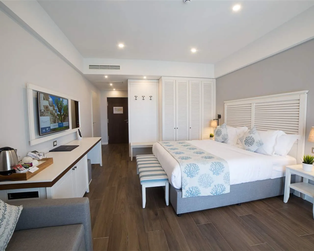 Thassos Grand Resort, Agios Ioannis, Grčka — Double Room Beach & Pool Front