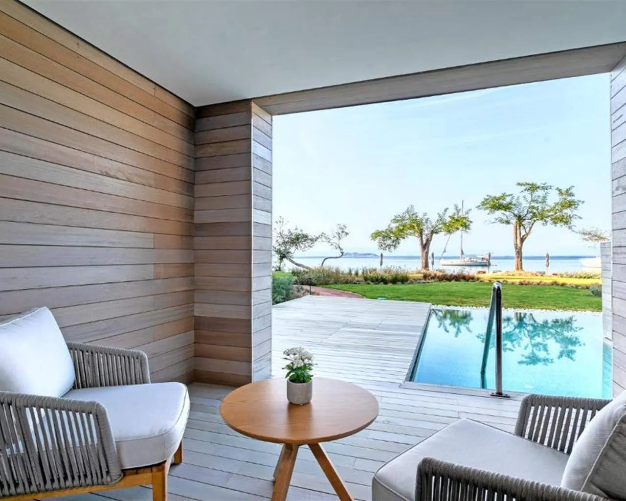 Vathi Cove Luxury Resort & Spa, Vathi, Grčka — Junior Suite  Deluxe Private Pool Sea View
