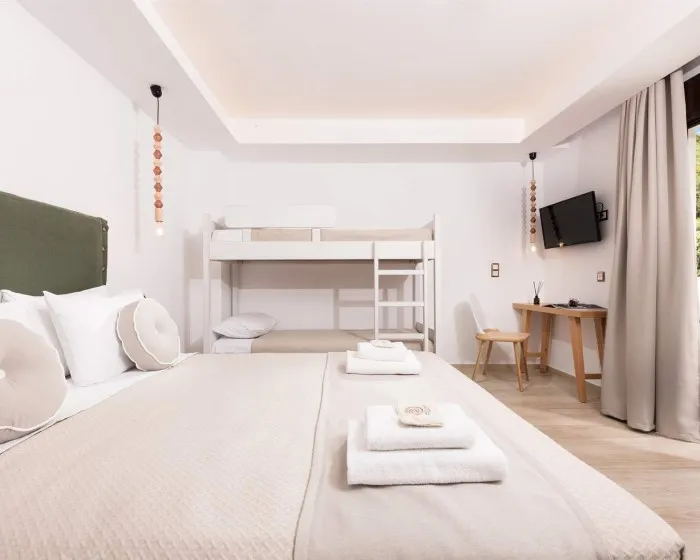 Villa Natassa Hotel, Skala Rahoni, Grčka — Family Room  BunkBed Superior Mountain View