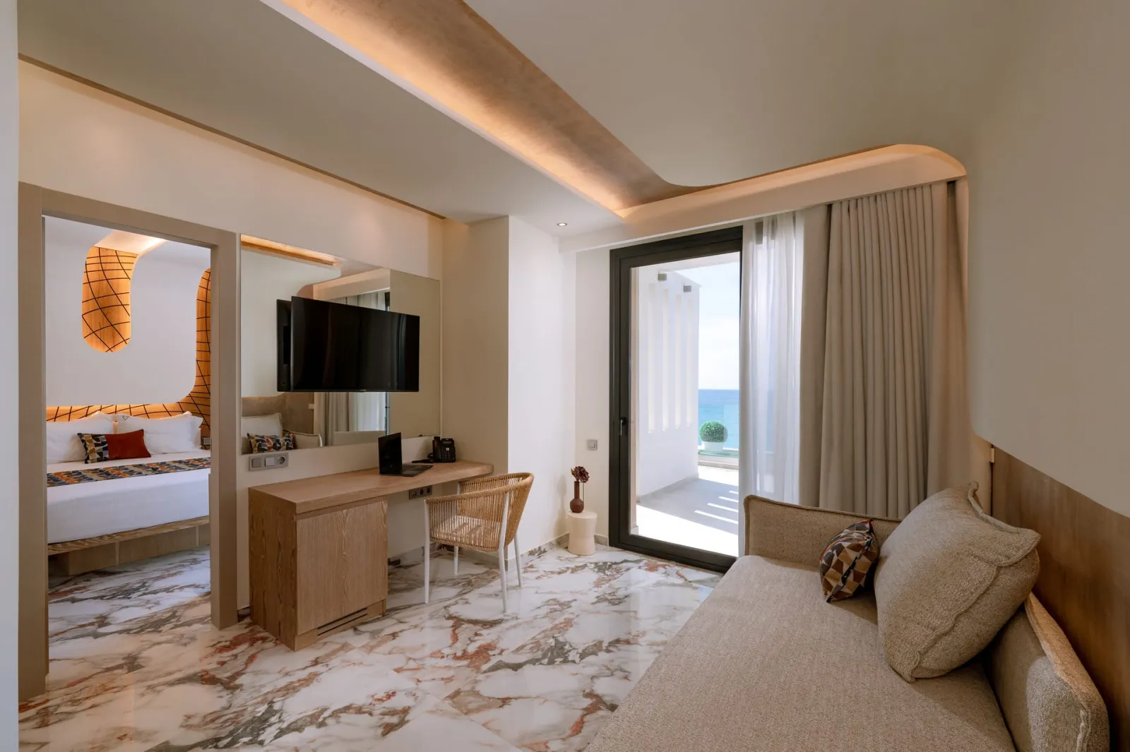 Zest Thassos, Limenaria, Grčka — DELUX E SUITE 2 ROOMS WITH PRIVATE POOL