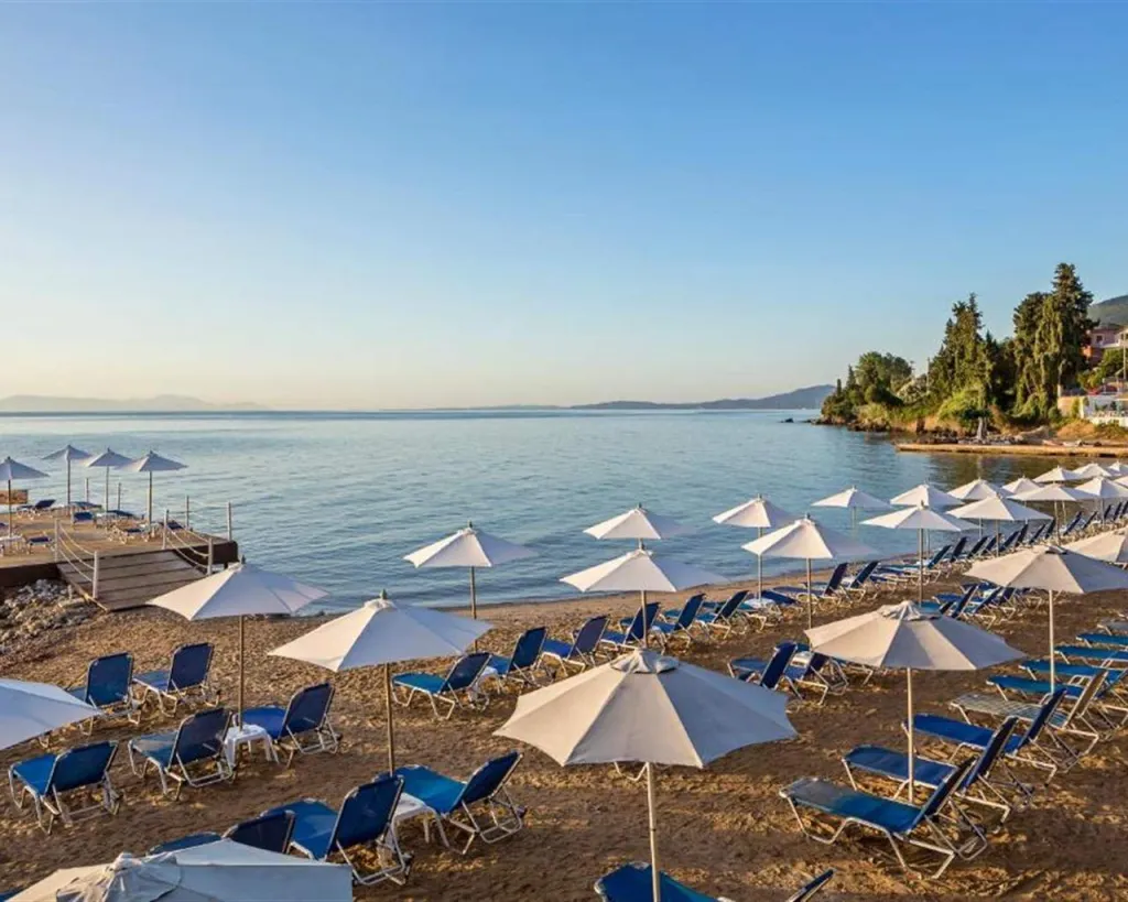 Aeolos Beach Resort, Perama, Grčka — plaža