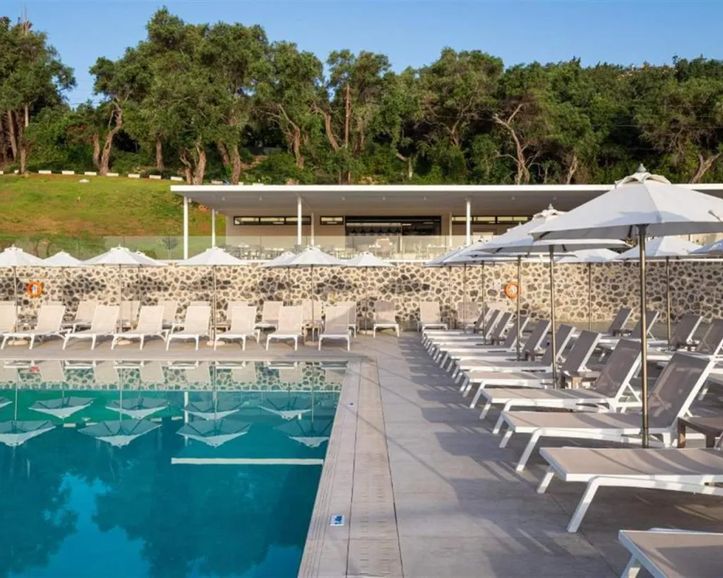 Aeolos Beach Resort, Perama, Grčka — plaža