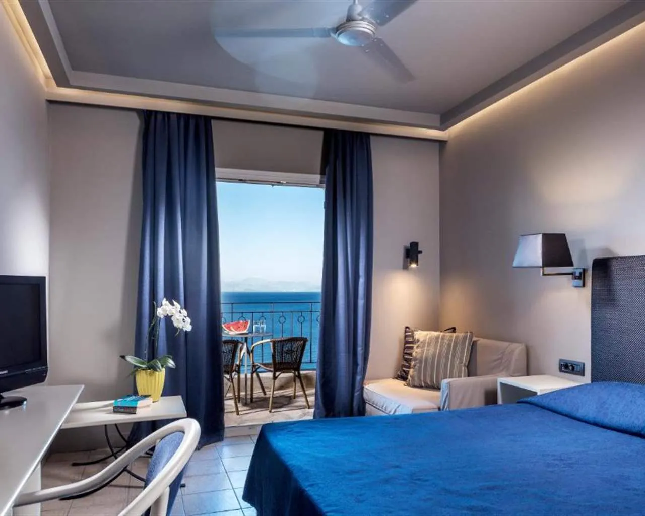 Aeolos Beach Resort, Perama, Grčka — Double for Single Use Main Building Sea View