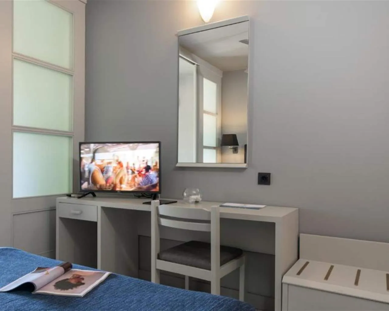 Aeolos Beach Resort, Perama, Grčka — Family Room Sliding Doors Bungalow Garden View