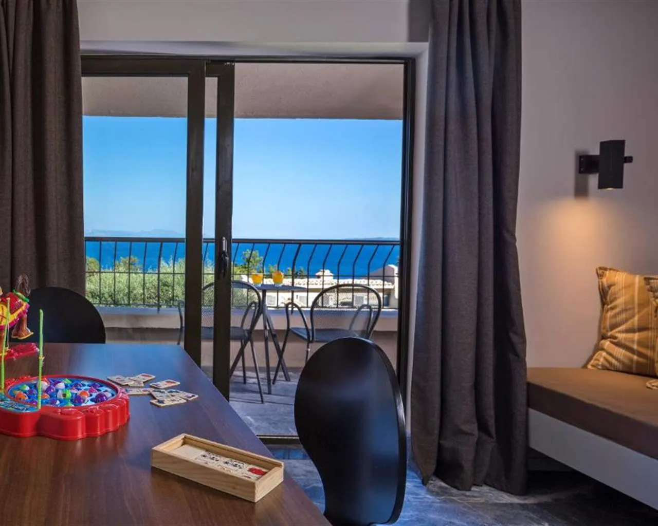 Aeolos Beach Resort, Perama, Grčka — Family Suite 2 BedRoom Bungalow Sea View