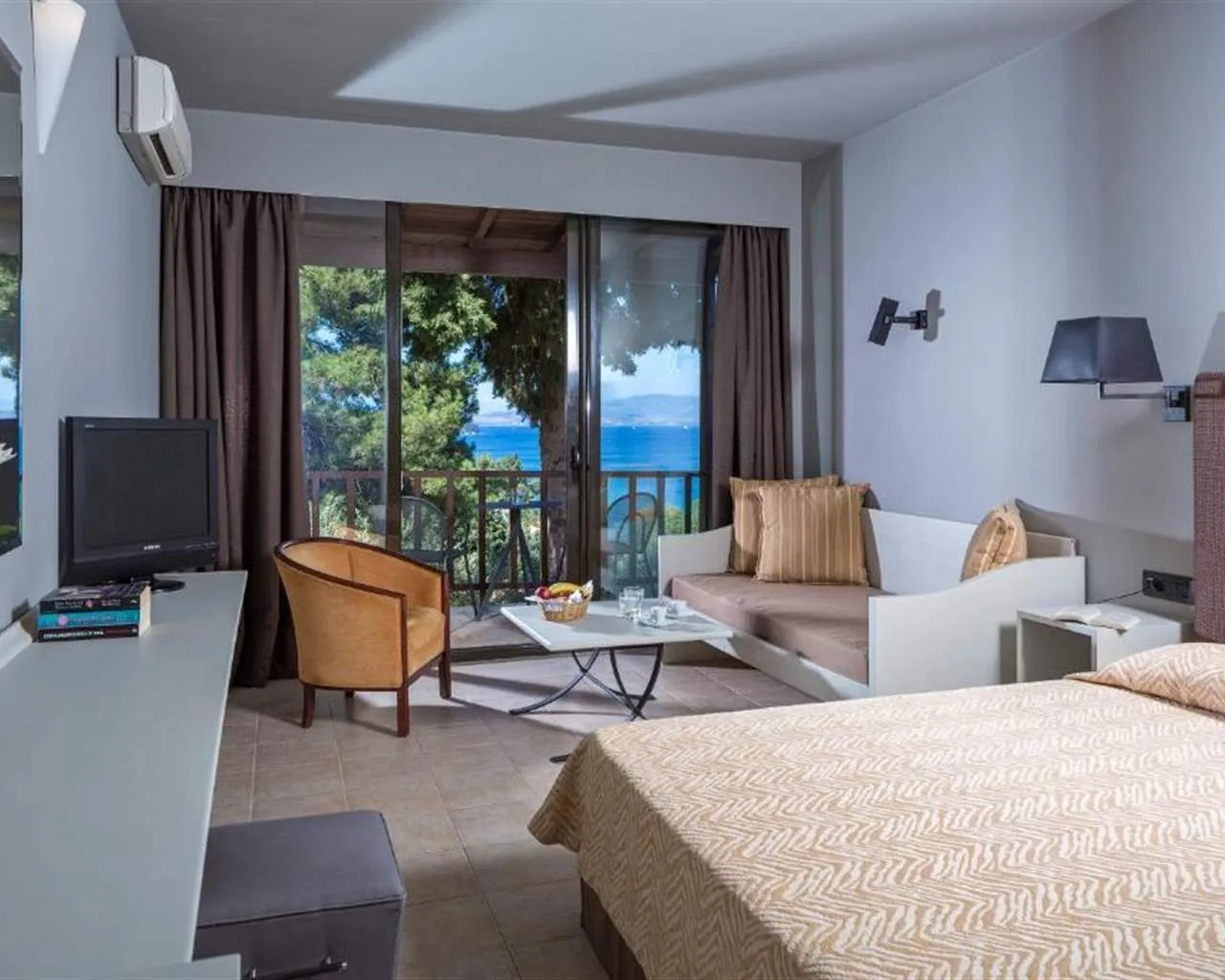 Aeolos Beach Resort, Perama, Grčka — Single Room Bungalow Sea View