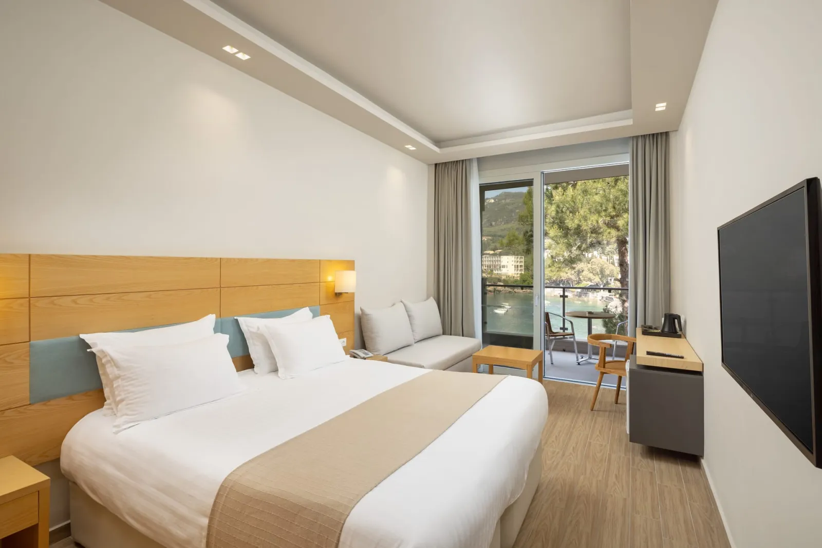 Akrotiri Beach Hotel, Paleokastrica, Grčka — Bay View Room