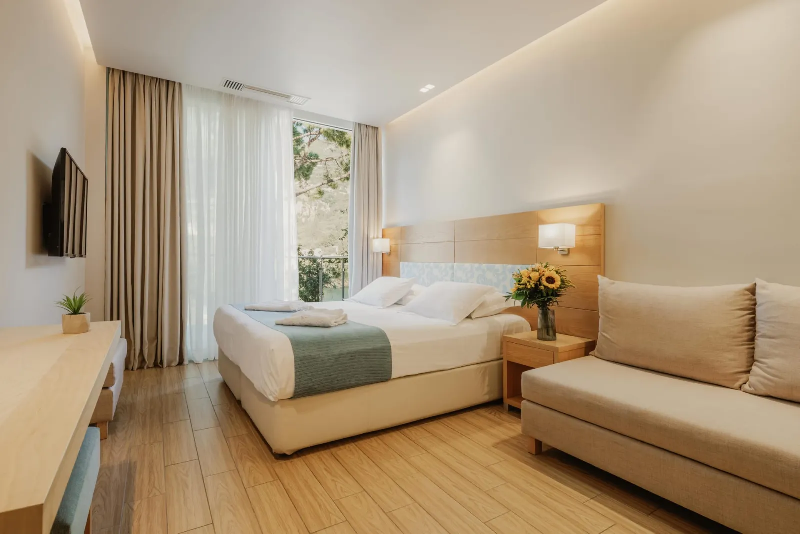 Akrotiri Beach Hotel, Paleokastrica, Grčka — Family Room