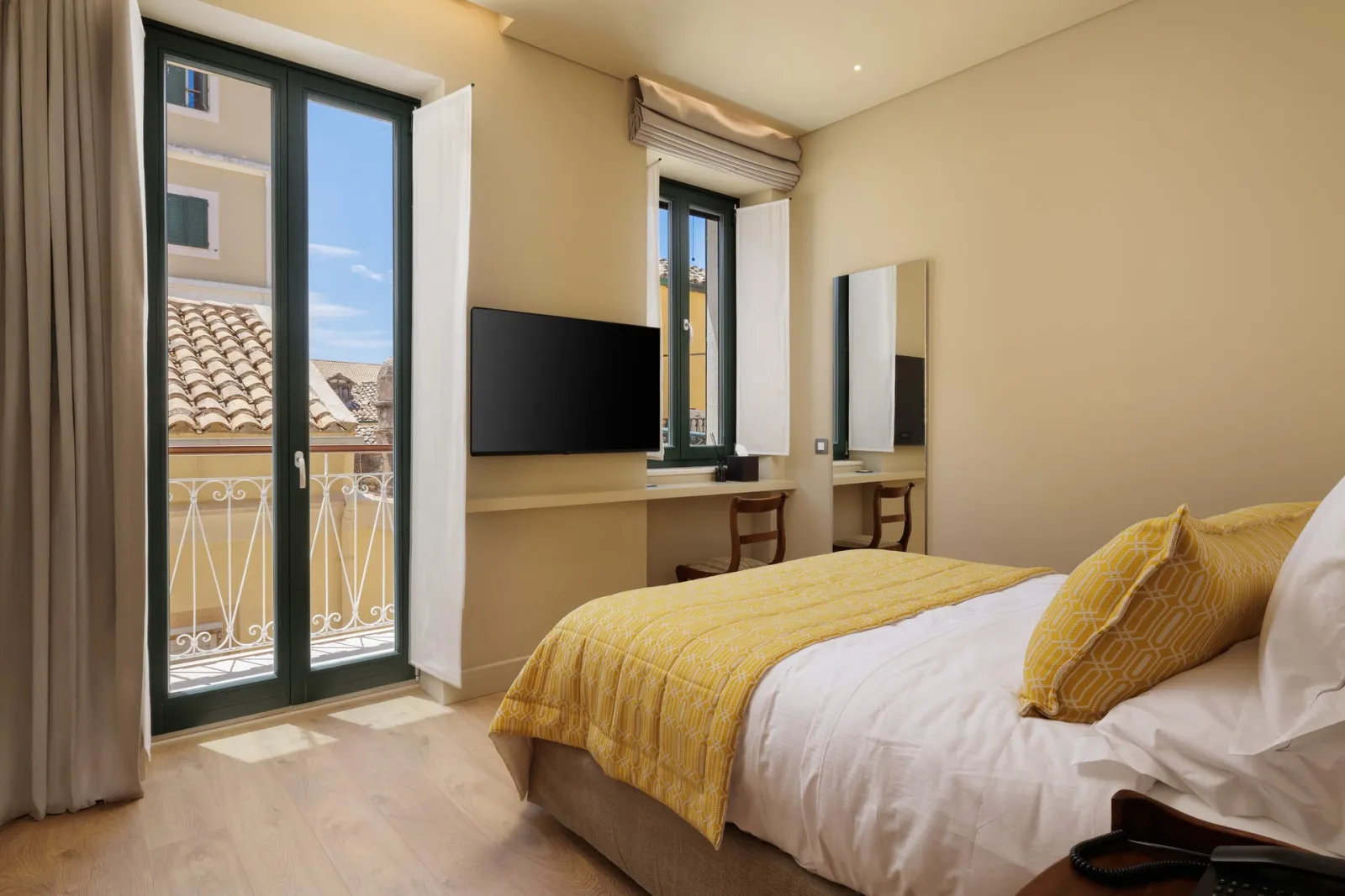 Albergo Botti, Grad Krf (Corfu Town), Grčka — Superior Double Rooms with Private Balcony