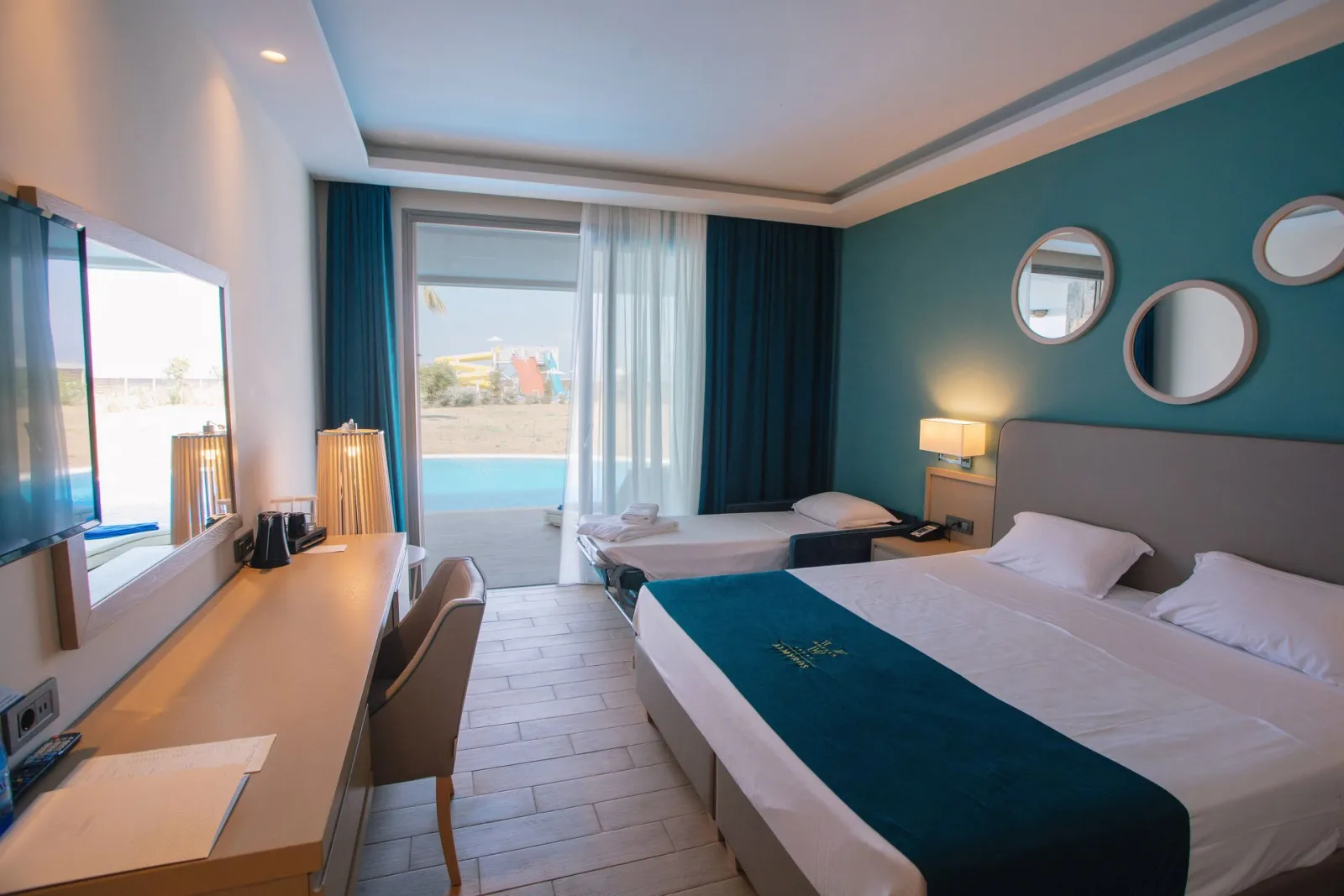 Almyros Beach Resort & Spa, Almiros (Aharavi), Grčka — DELUXE DBL SWIM UP