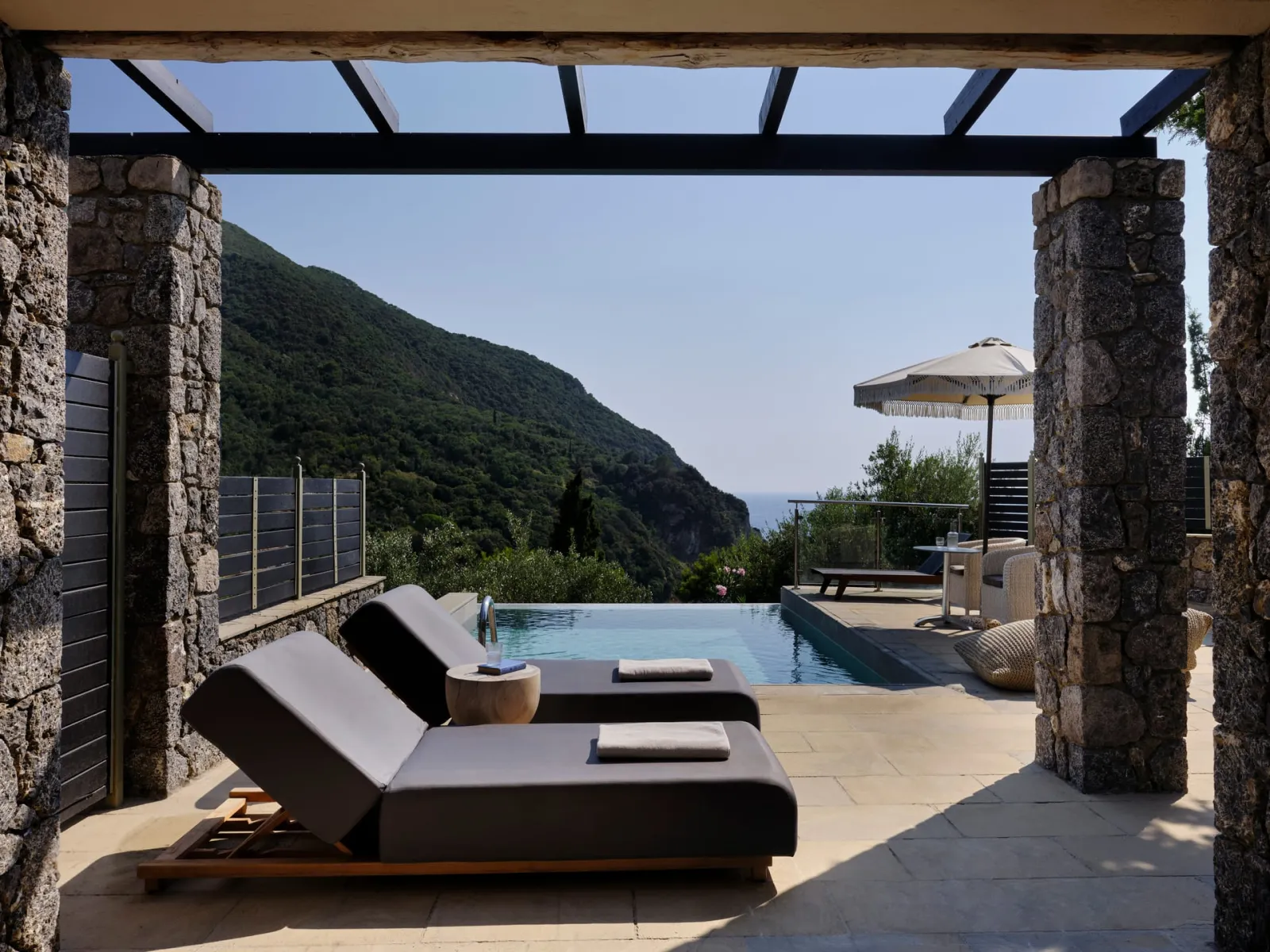 Atlantica Grand Mediterraneo Resort, Ermones, Grčka — Deluxe Double Room Sea View with Private Pool