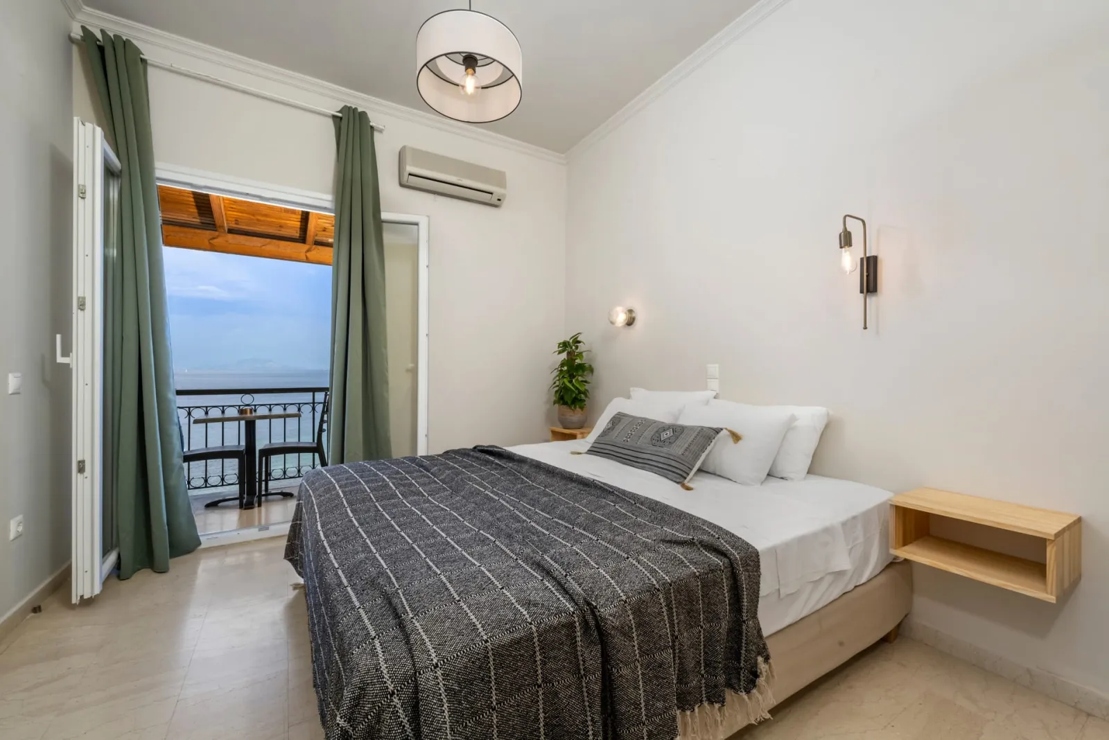 Batelo Hotel Adults Only, Benices, Grčka — Deluxe Room with Seaview Balcony