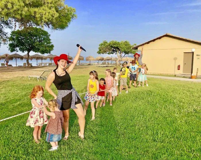 Canvas by Mitsis Messonghi, Moraitika / Mesongi, Grčka — plaža