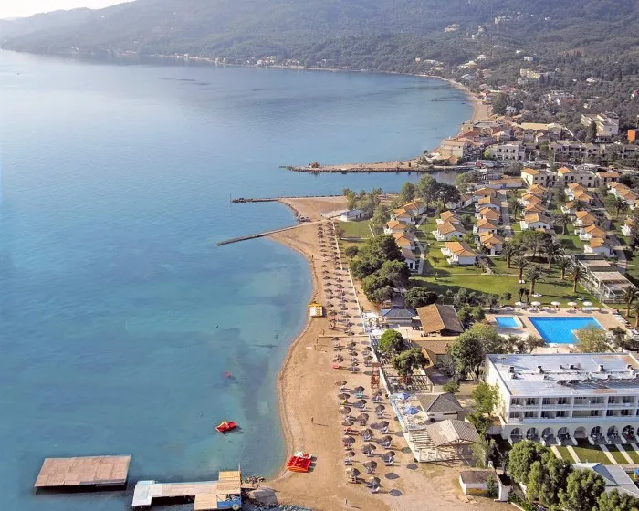 Canvas by Mitsis Messonghi, Moraitika / Mesongi, Grčka — plaža