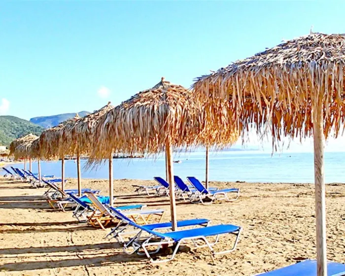 Canvas by Mitsis Messonghi, Moraitika / Mesongi, Grčka — plaža