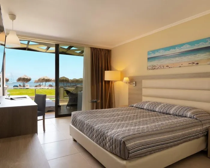 Canvas by Mitsis Messonghi, Moraitika / Mesongi, Grčka — Bungalow Beach Front
