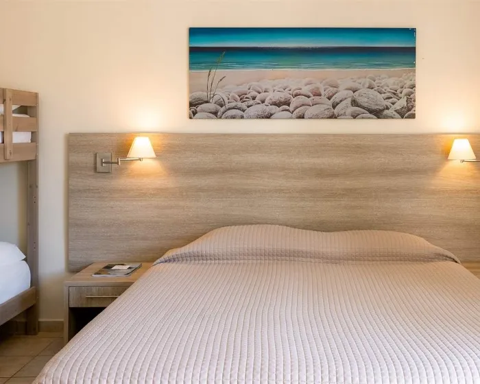 Canvas by Mitsis Messonghi, Moraitika / Mesongi, Grčka — Family Bungalow Beach Front