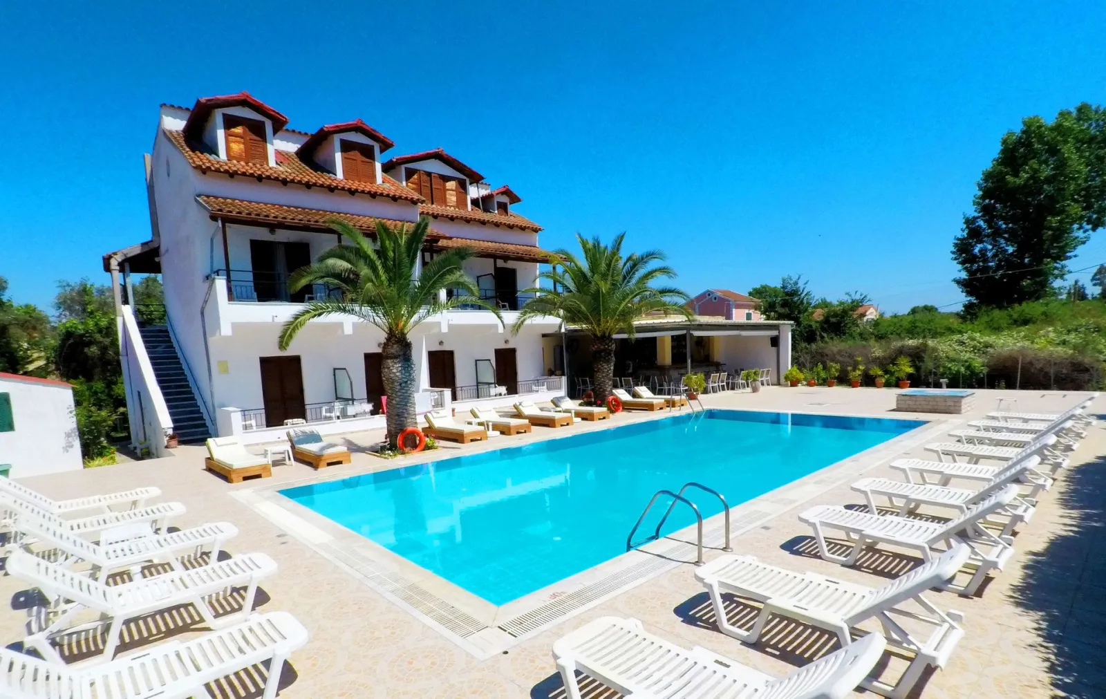 Captain's Studios & Apartments Corfu, Agios Petros / Kavos, Grčka — Studio Pool View / studio sa pogledom na bazen
