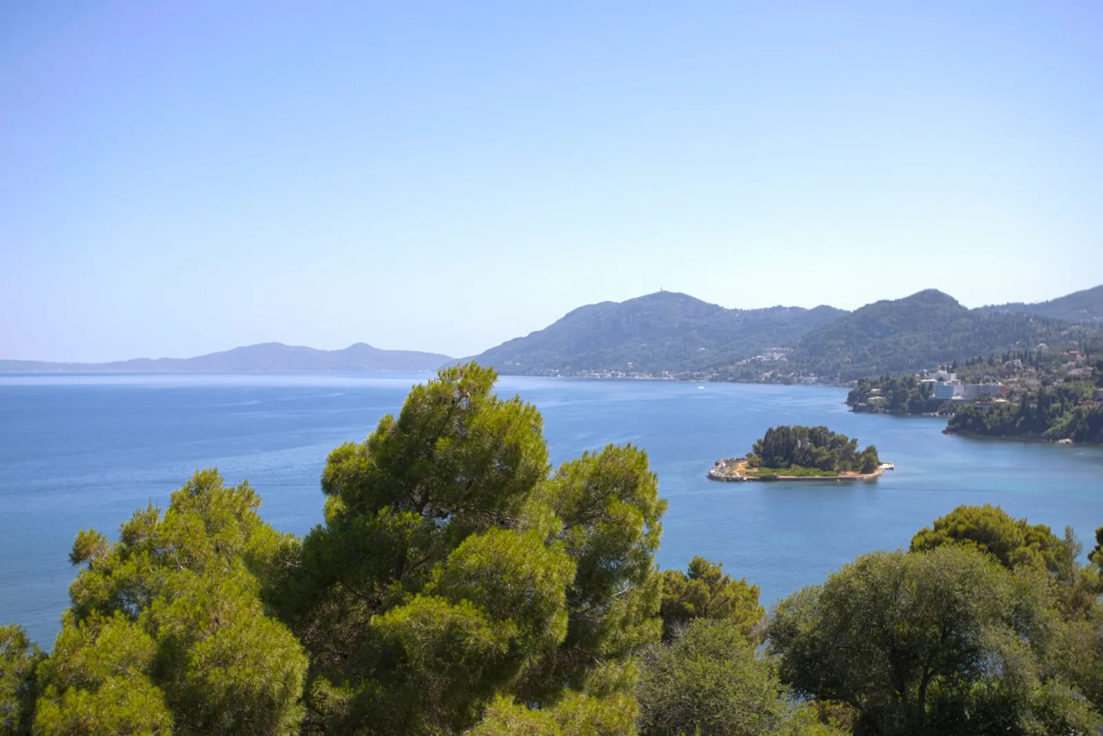 Corfu Holiday Palace, Kanoni, Grčka — Presidential Suite Sea / Mouse Island View
