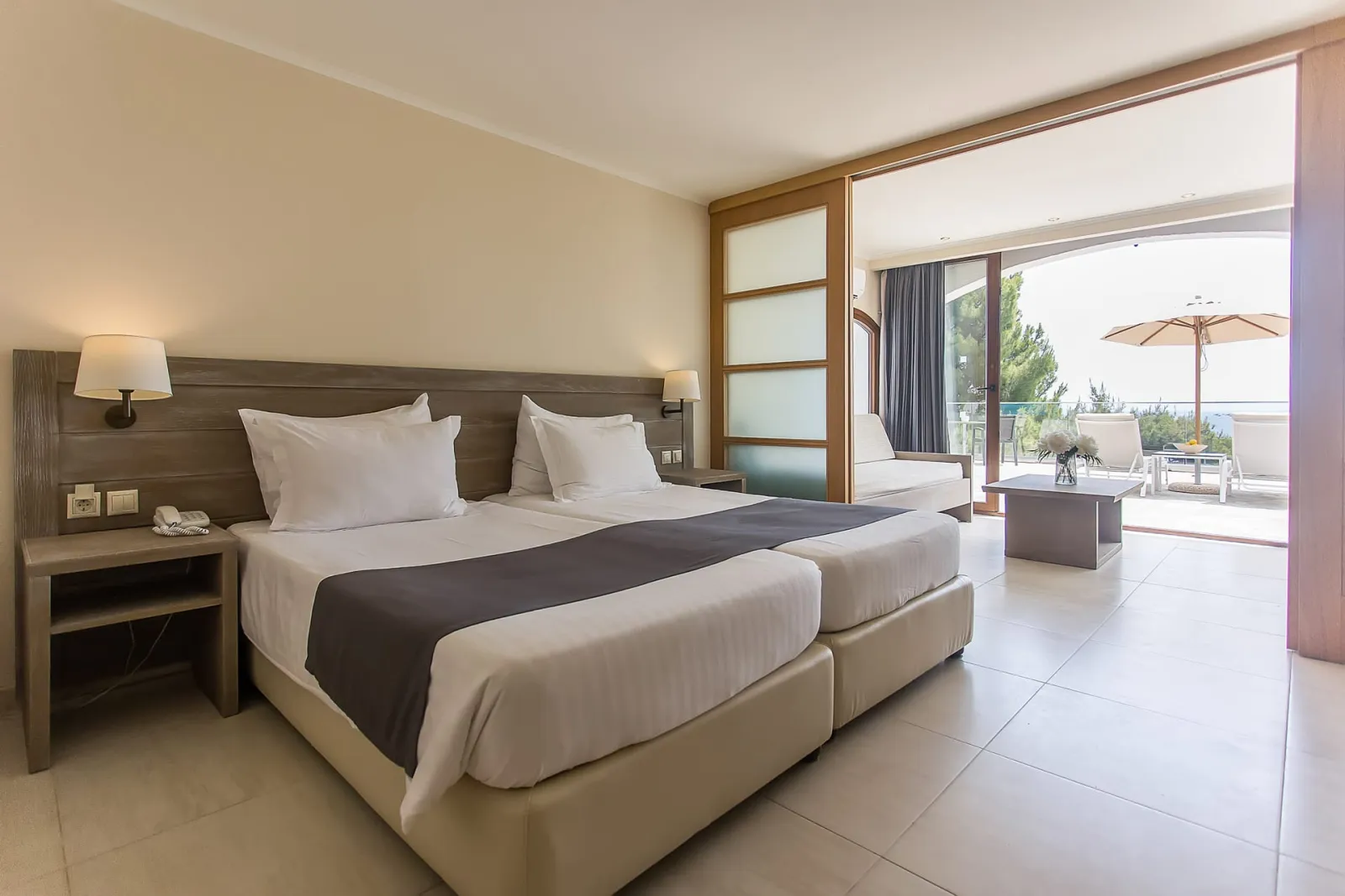 Corfu Holiday Palace, Kanoni, Grčka — Superior Bungalow with Private Pool Sea / Mouse Island View
