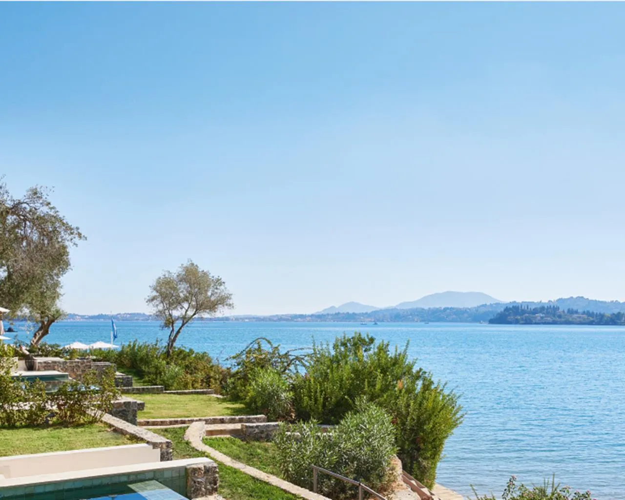Corfu Imperial A Grecotel Resort To Live, Komeno, Grčka — Bungalow Suite Waterfront Junior /Waterfront Collection